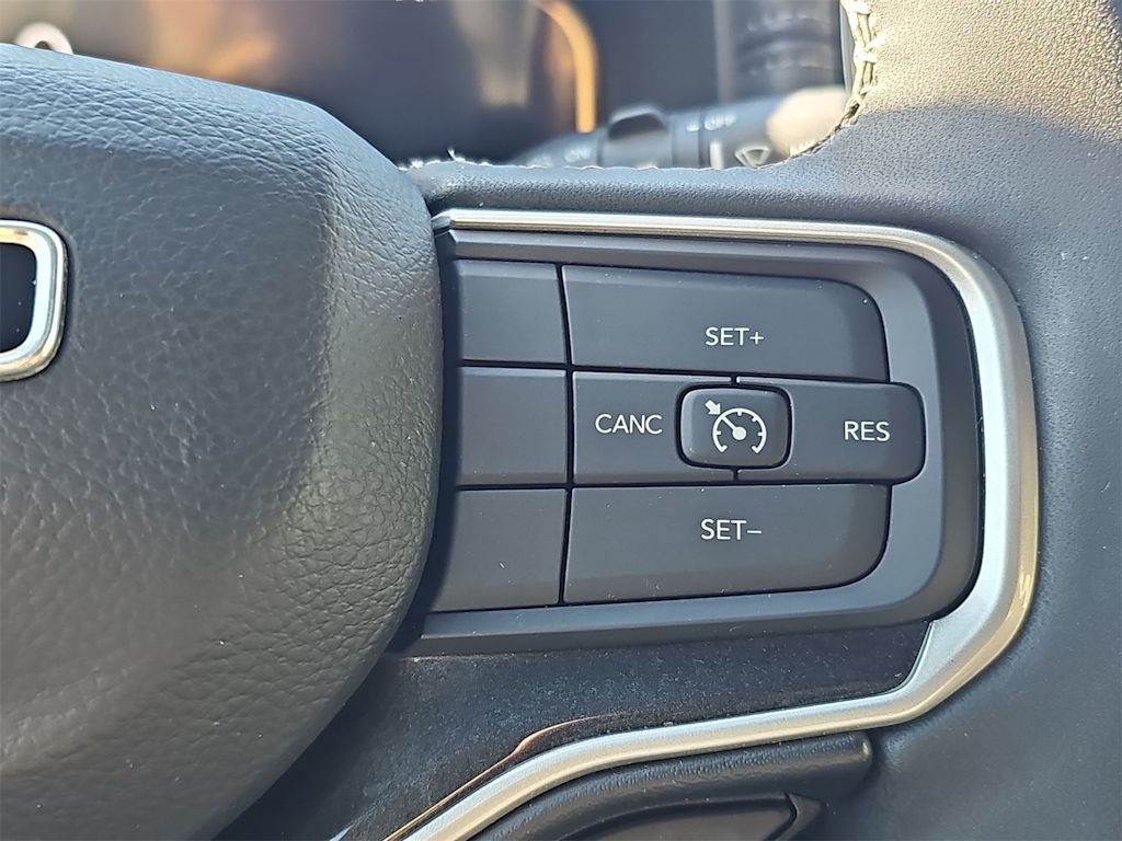 Thumbnail: 2022 Jeep Wagoneer - 27