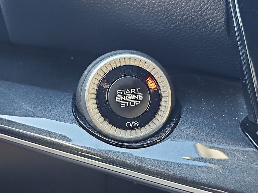 Thumbnail: 2022 Jeep Wagoneer - 26