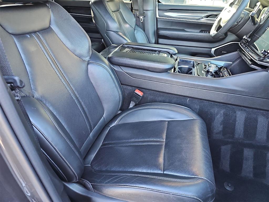 Thumbnail: 2022 Jeep Wagoneer - 21