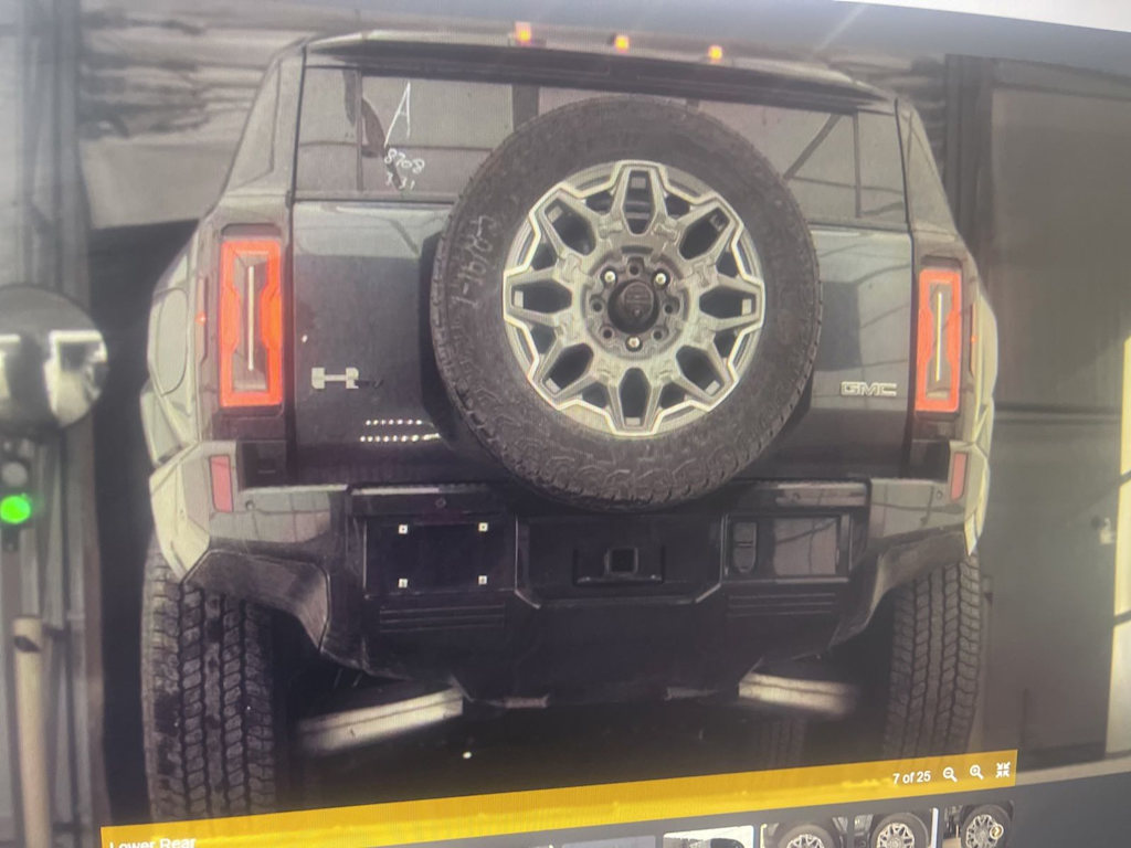 Thumbnail: 2025 GMC Hummer EV - 16