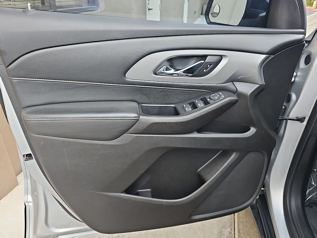 Thumbnail: 2021 Chevrolet Traverse - 27