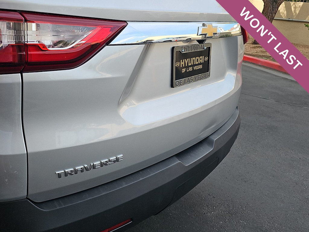 Thumbnail: 2021 Chevrolet Traverse - 23