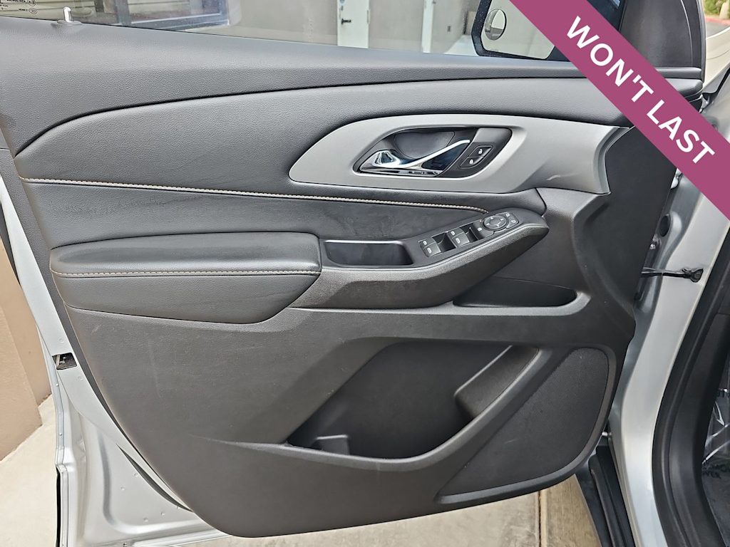 Thumbnail: 2021 Chevrolet Traverse - 27