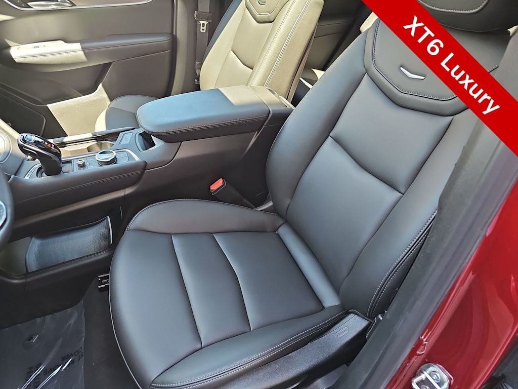 Thumbnail: 2023 Cadillac XT6 - 10