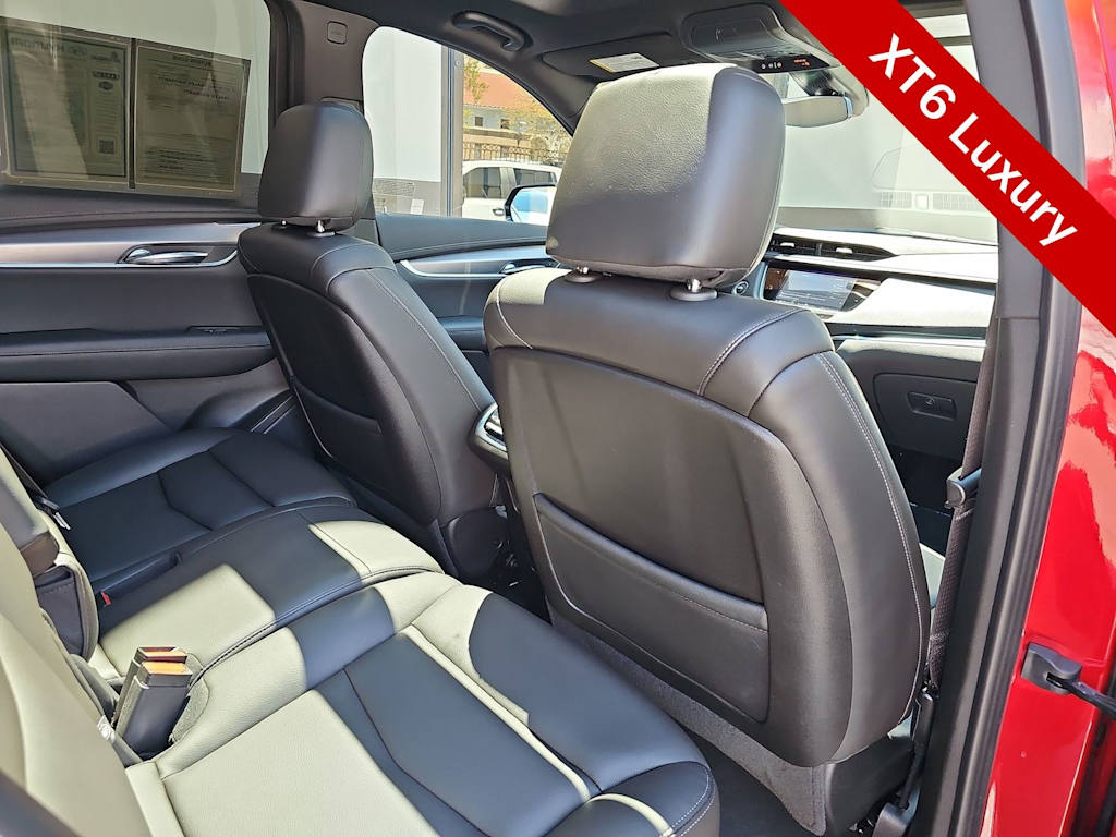 Thumbnail: 2023 Cadillac XT6 - 12