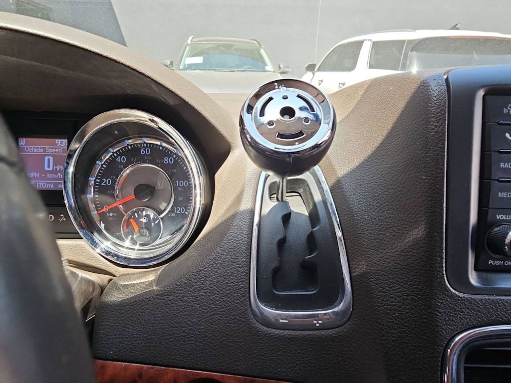 Thumbnail: 2013 Chrysler Town & Country - 24