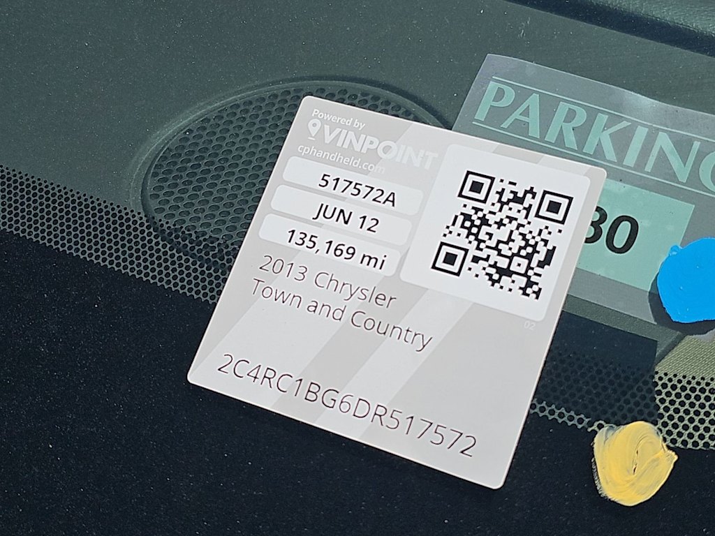 Thumbnail: 2013 Chrysler Town & Country - 16