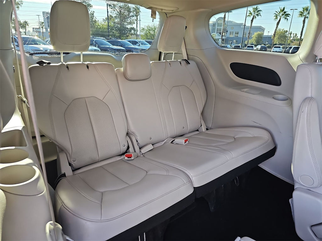 Thumbnail: 2021 Chrysler Voyager - 29