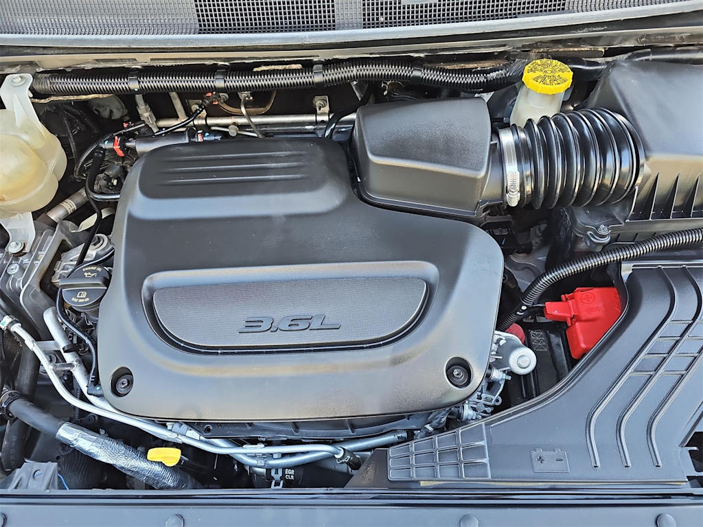 Thumbnail: 2021 Chrysler Voyager - 8