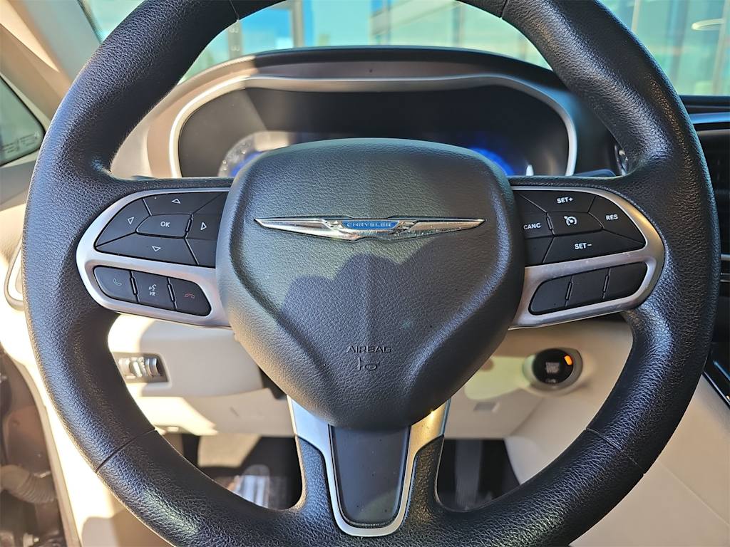 Thumbnail: 2021 Chrysler Voyager - 23