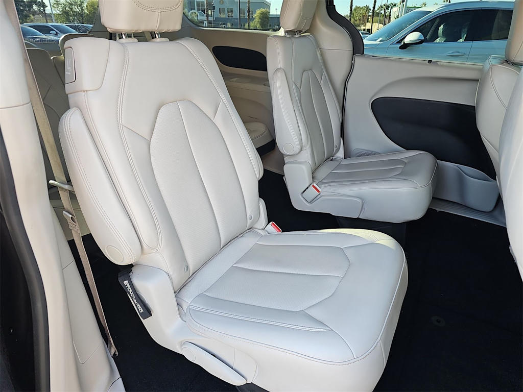 Thumbnail: 2021 Chrysler Voyager - 22