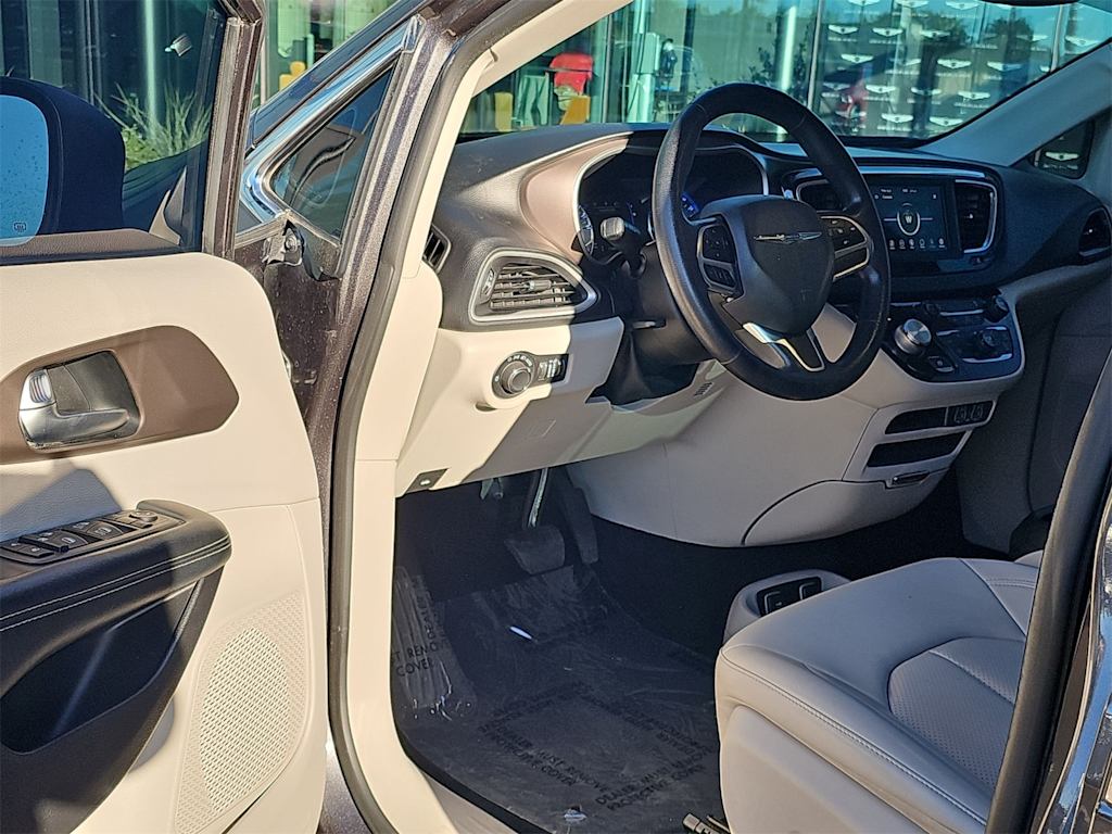 Thumbnail: 2021 Chrysler Voyager - 2