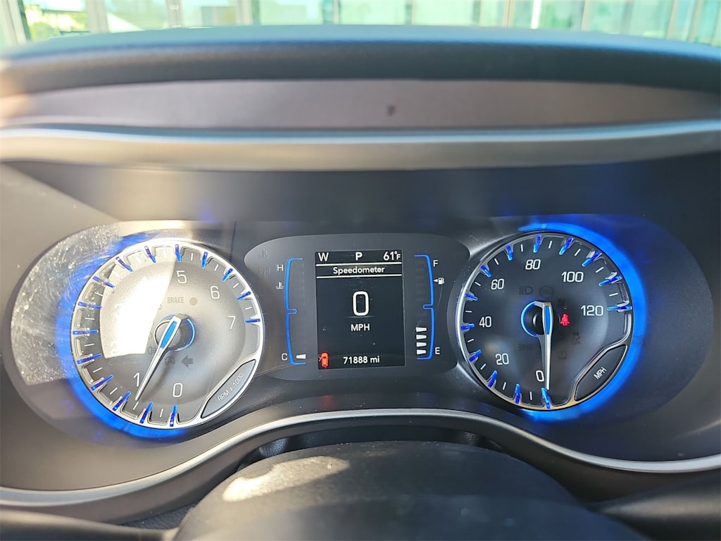 Thumbnail: 2021 Chrysler Voyager - 14