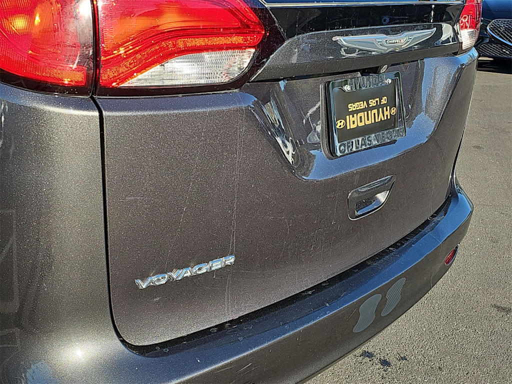 Thumbnail: 2021 Chrysler Voyager - 21