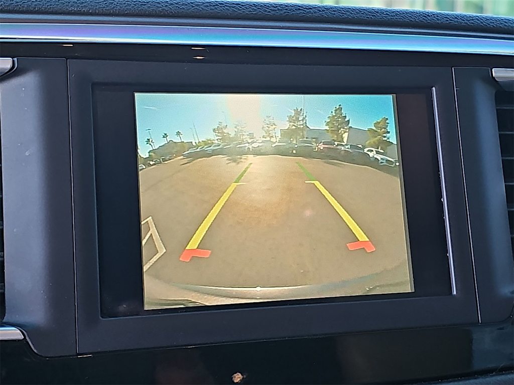 Thumbnail: 2021 Chrysler Voyager - 26