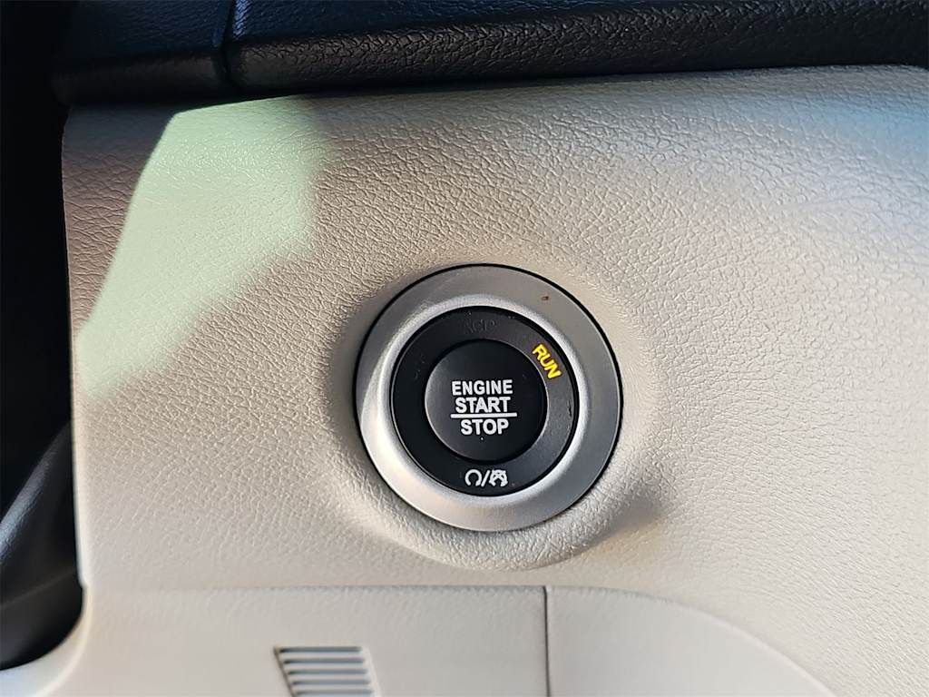 Thumbnail: 2021 Chrysler Voyager - 25