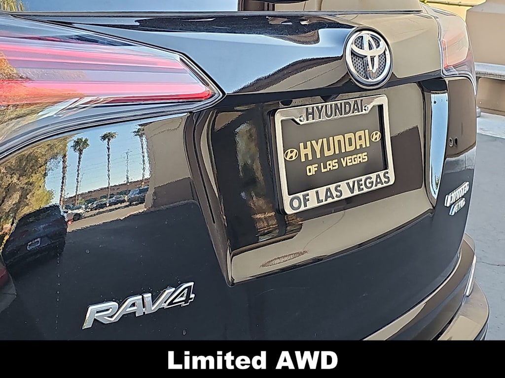 Thumbnail: 2016 Toyota RAV4 - 23