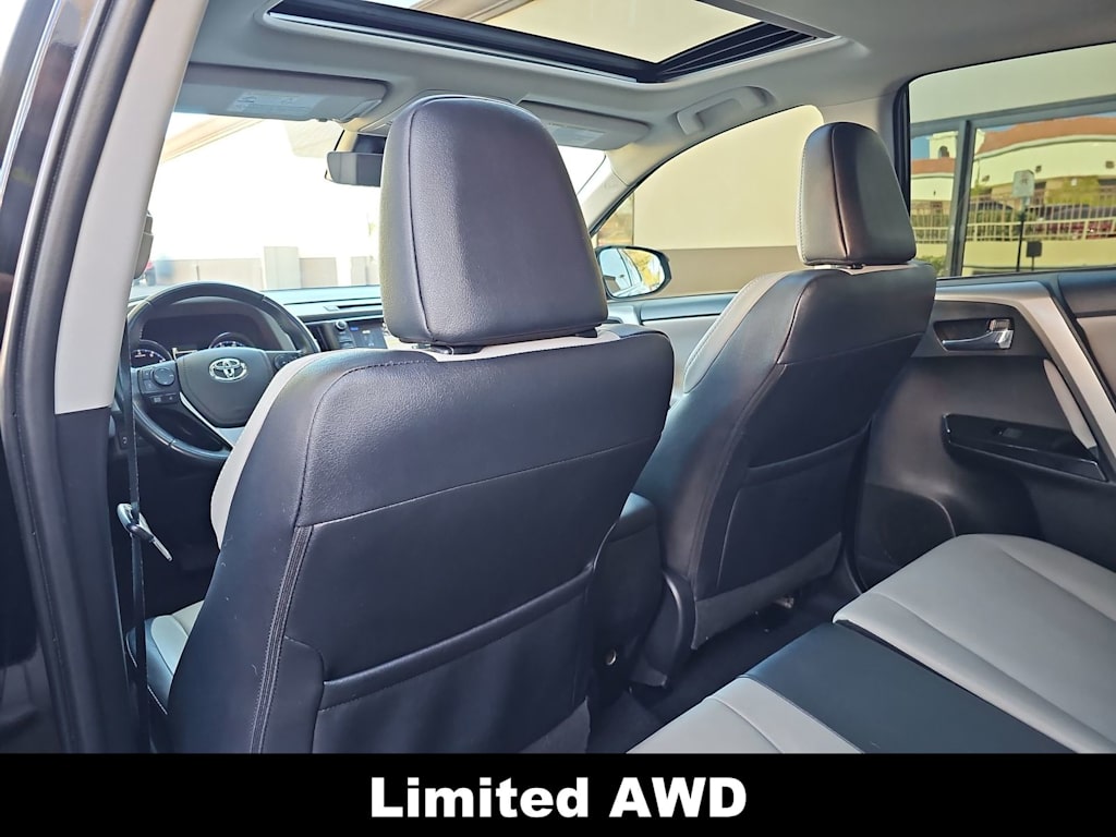 Thumbnail: 2016 Toyota RAV4 - 11