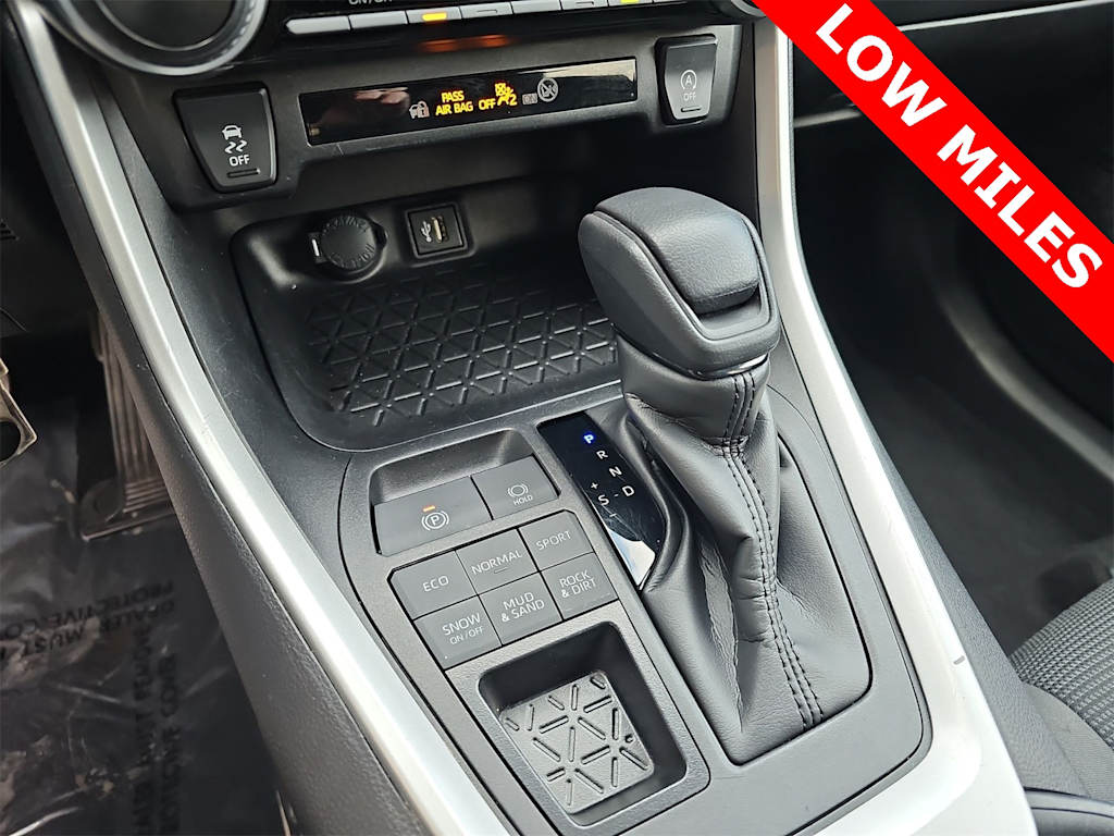 Thumbnail: 2024 Toyota RAV4 - 16