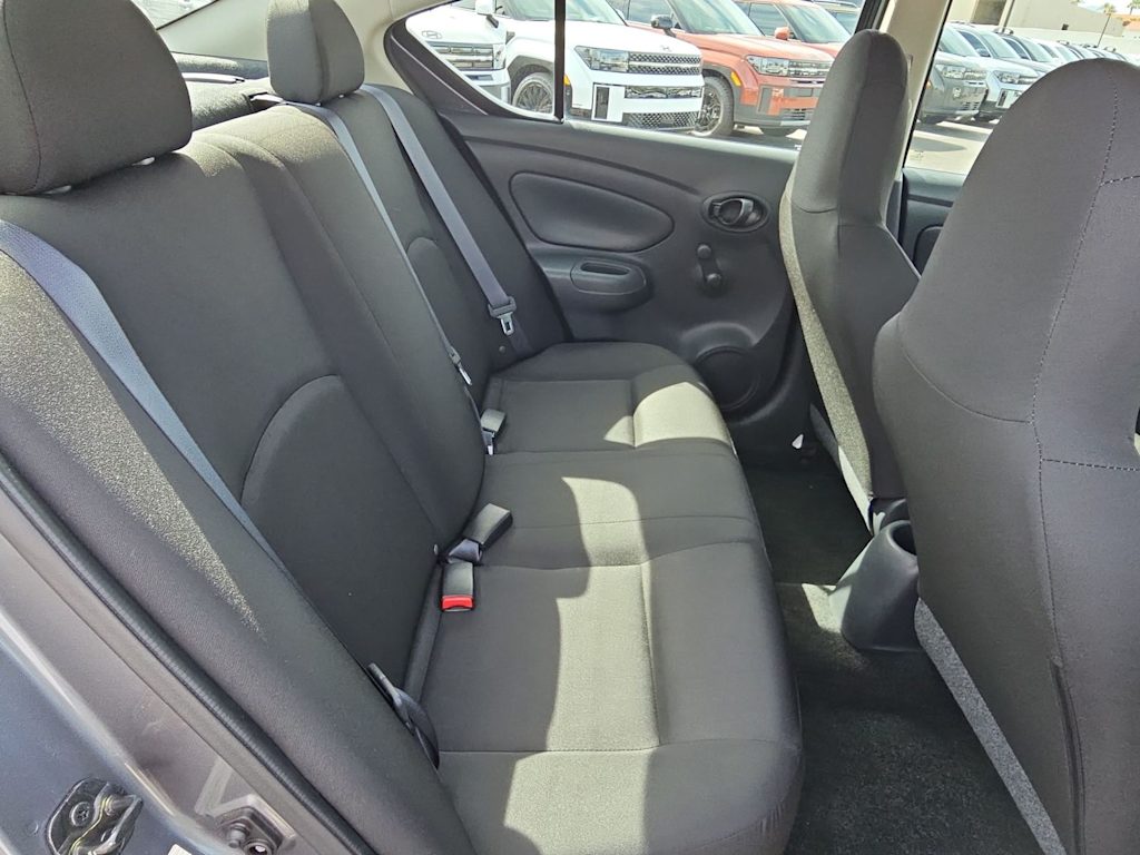 2017 Nissan Versa S Plus 23