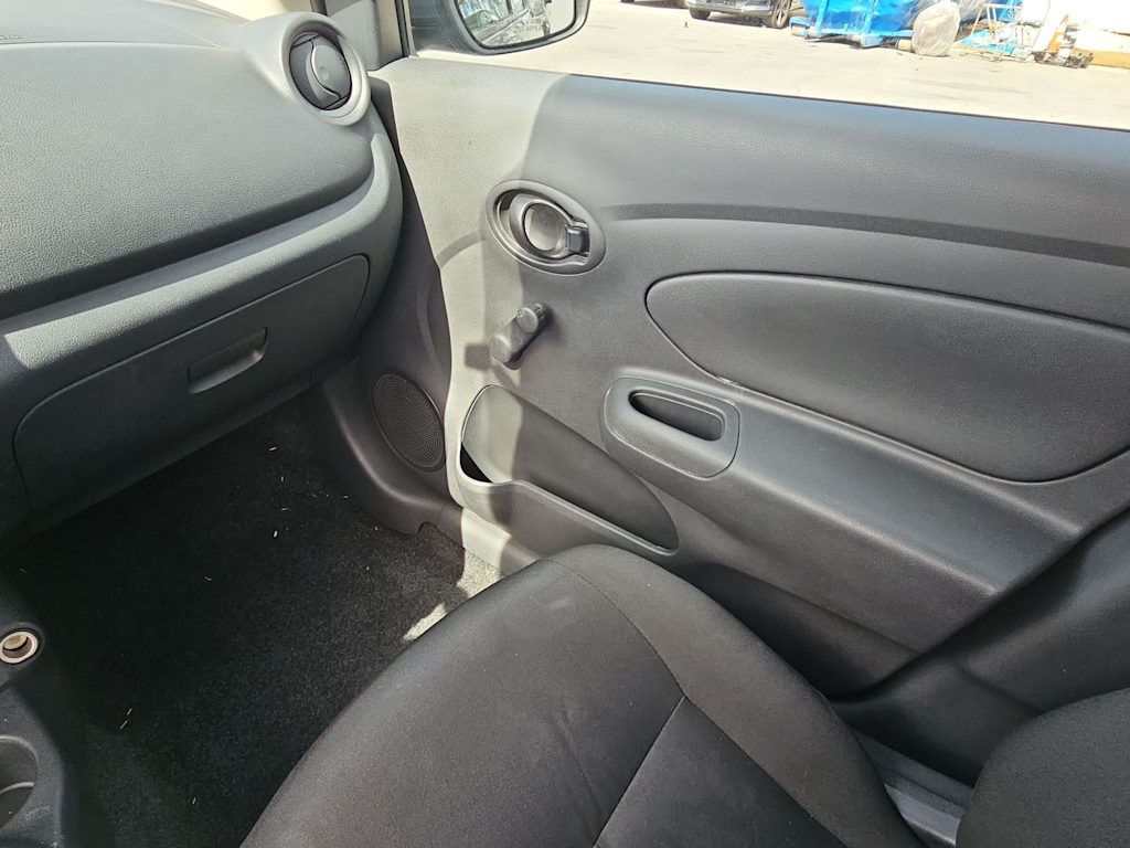 2017 Nissan Versa S Plus 25