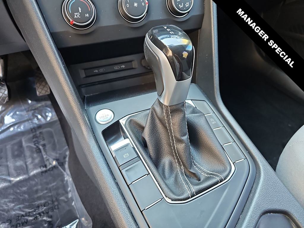 Thumbnail: 2022 Volkswagen Taos - 16