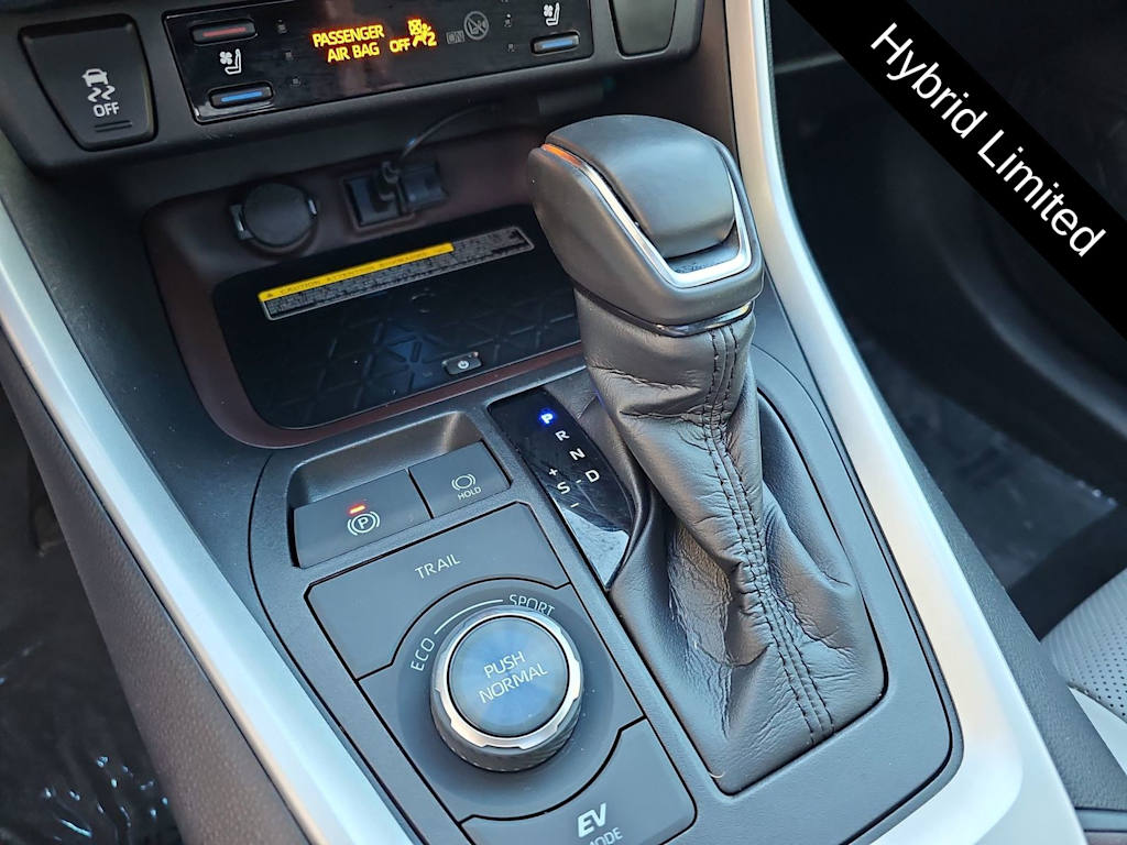 Thumbnail: 2021 Toyota RAV4 - 15