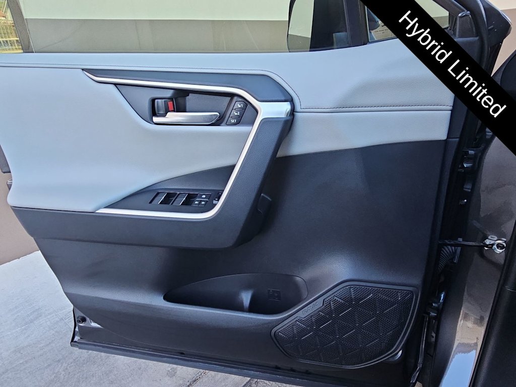 Thumbnail: 2021 Toyota RAV4 - 28