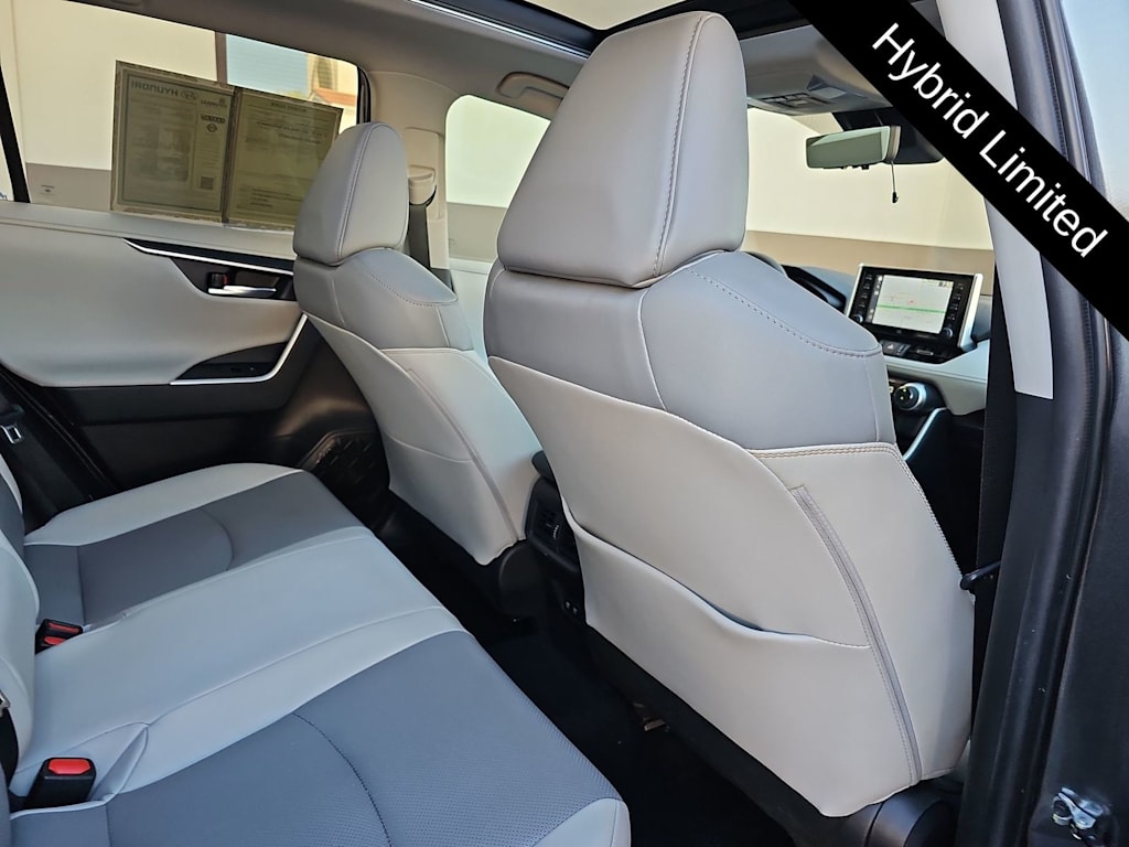 Thumbnail: 2021 Toyota RAV4 - 11