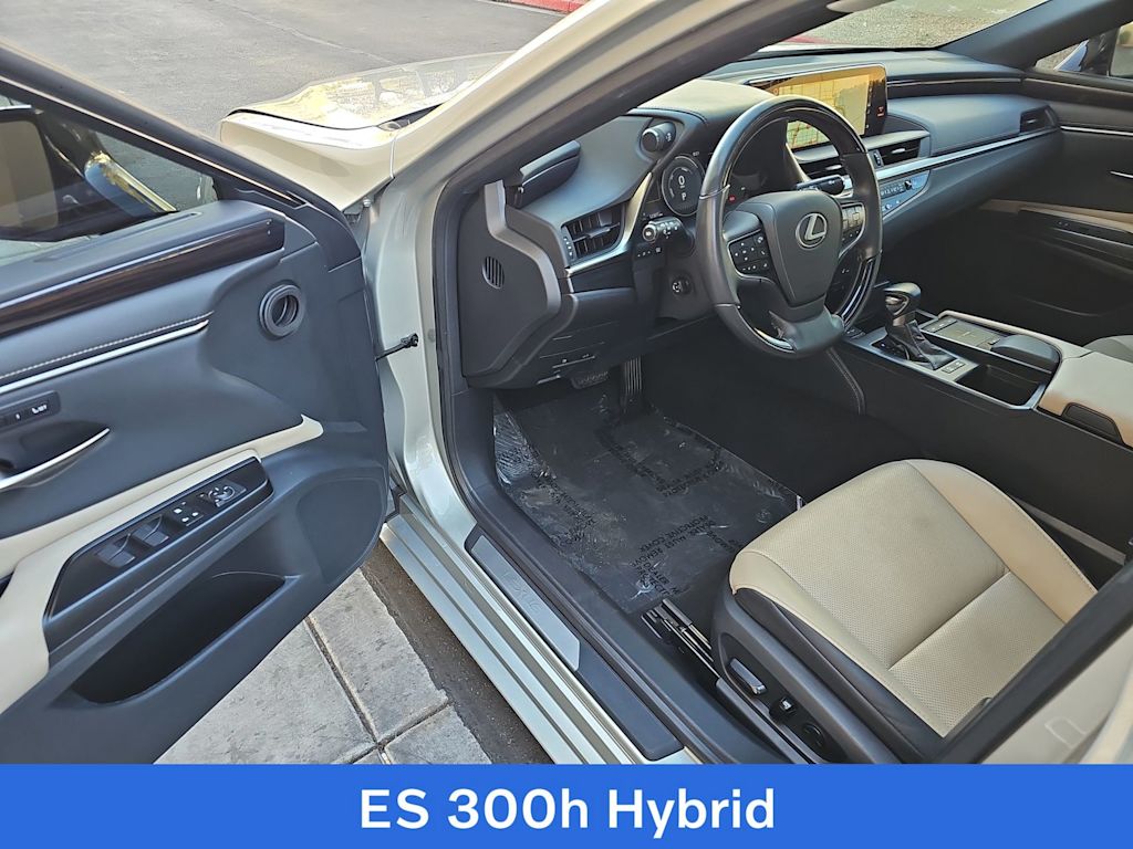 Thumbnail: 2019 Lexus ES - 2