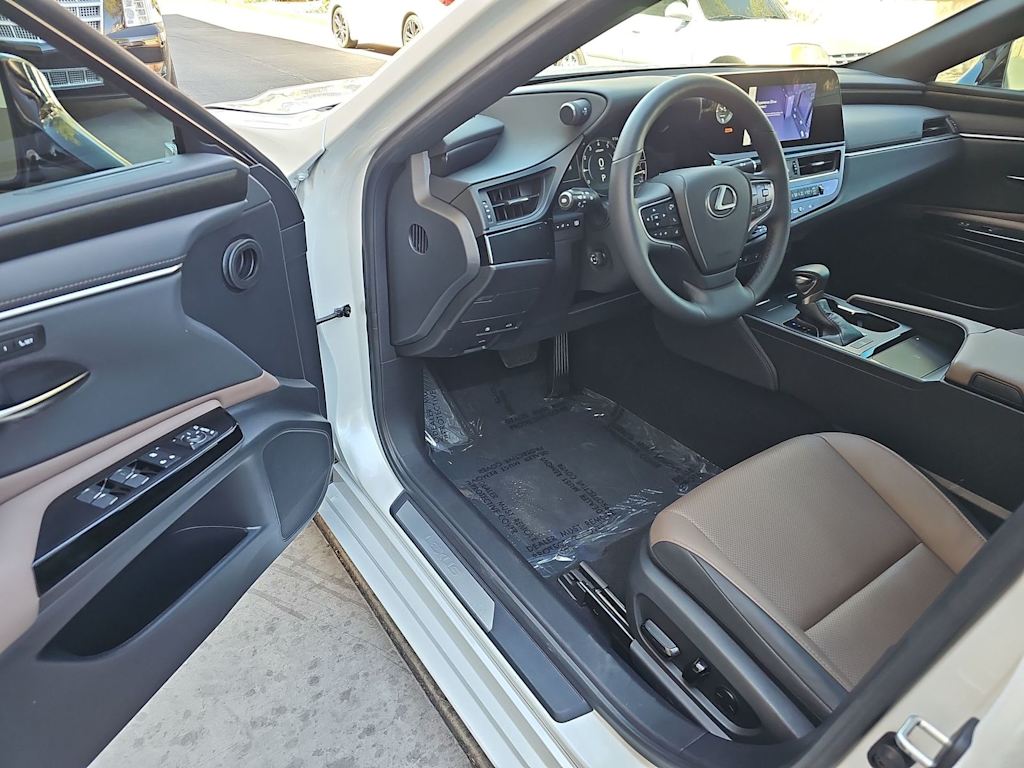 Thumbnail: 2023 Lexus ES - 2