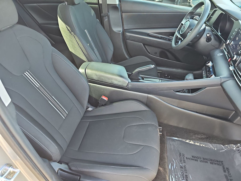 Thumbnail: 2022 Hyundai Elantra - 22