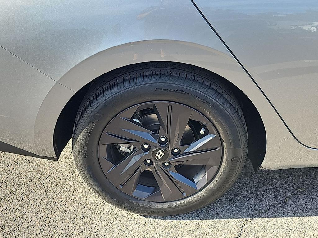 Thumbnail: 2022 Hyundai Elantra - 7