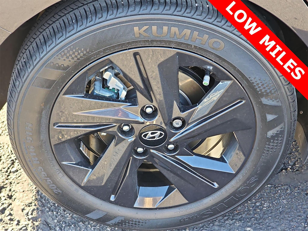 Thumbnail: 2021 Hyundai Elantra - 8