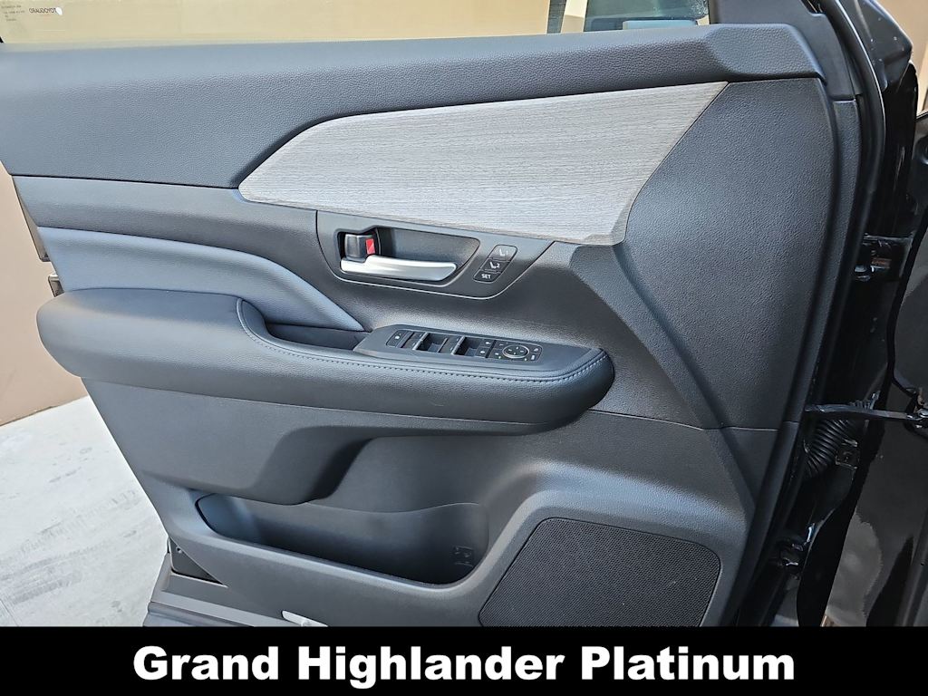 Thumbnail: 2024 Toyota Grand Highlander - 28