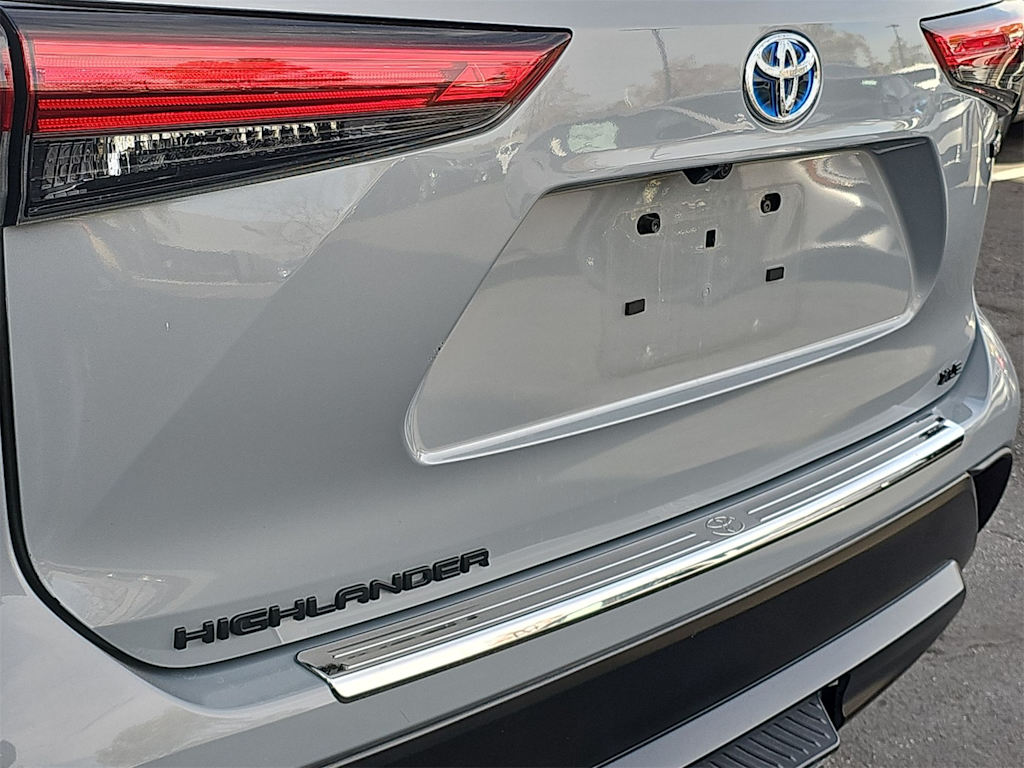 Thumbnail: 2023 Toyota Highlander - 22