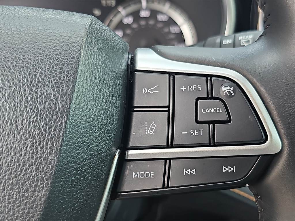 Thumbnail: 2023 Toyota Highlander - 27