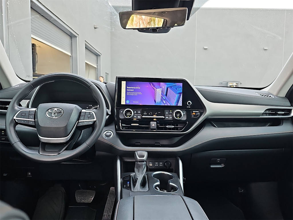 Thumbnail: 2023 Toyota Highlander - 9
