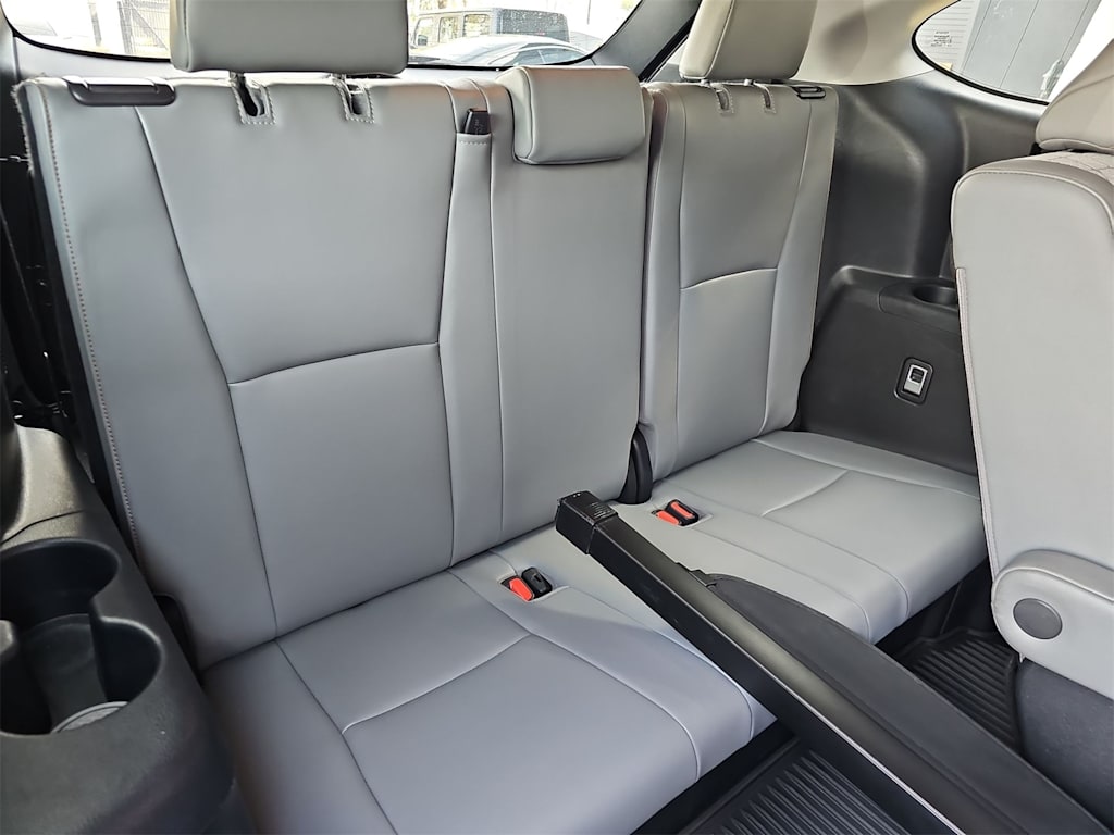 Thumbnail: 2023 Toyota Highlander - 29