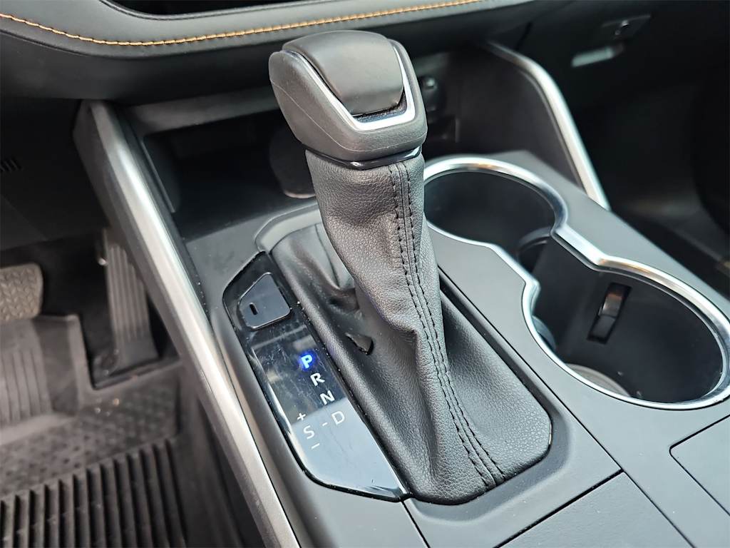 Thumbnail: 2023 Toyota Highlander - 15