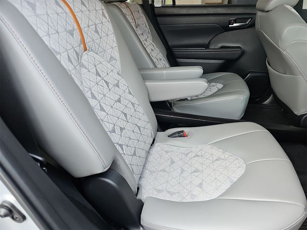 Thumbnail: 2023 Toyota Highlander - 23