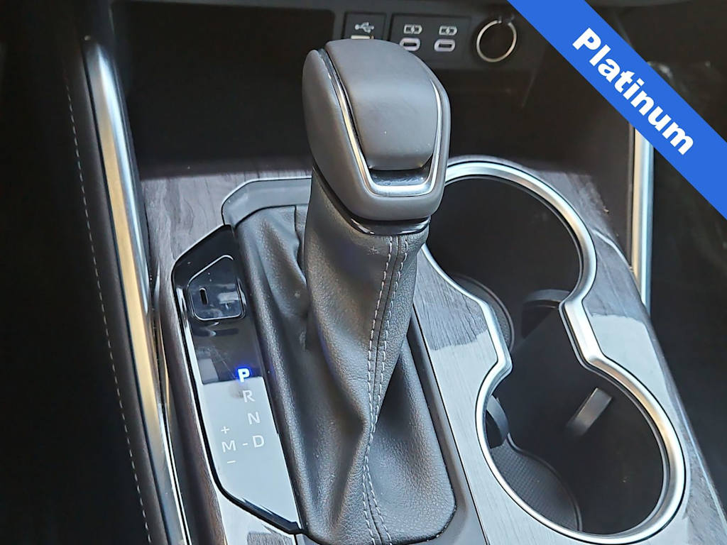 Thumbnail: 2023 Toyota Highlander - 16