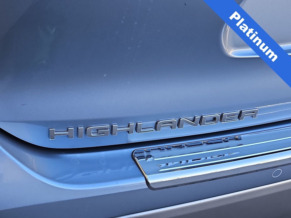 Thumbnail: 2023 Toyota Highlander - 7