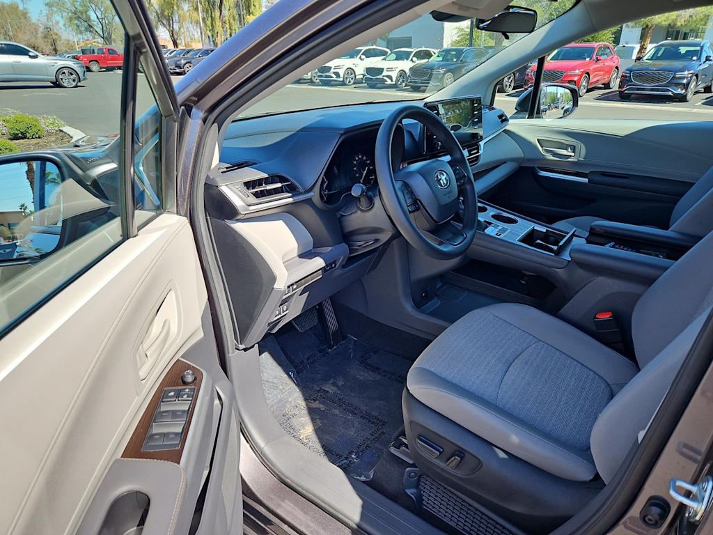 Thumbnail: 2024 Toyota Sienna - 2
