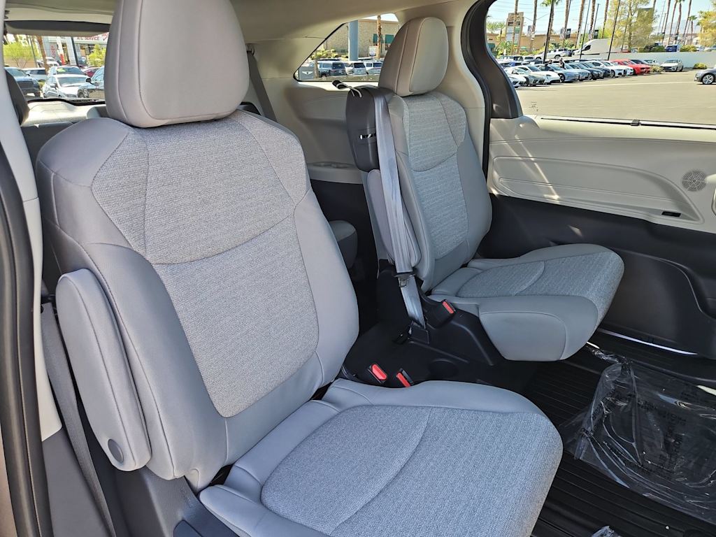 Thumbnail: 2024 Toyota Sienna - 25