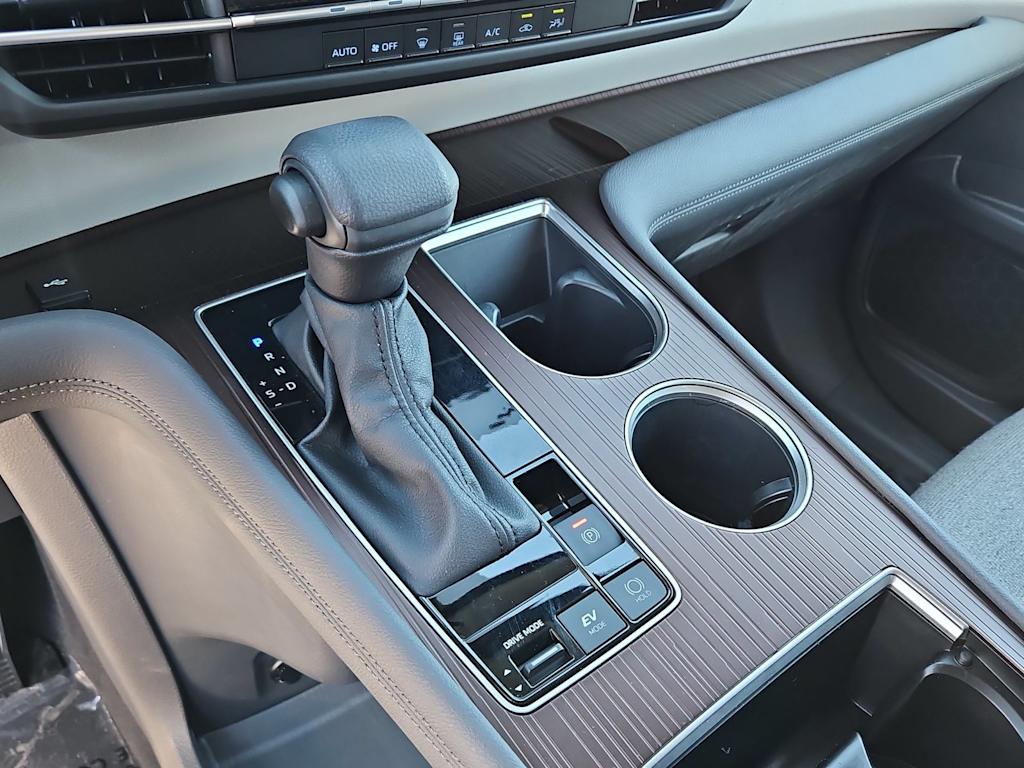 Thumbnail: 2024 Toyota Sienna - 15