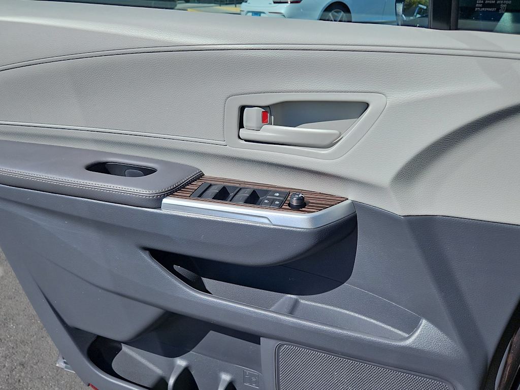 Thumbnail: 2024 Toyota Sienna - 28