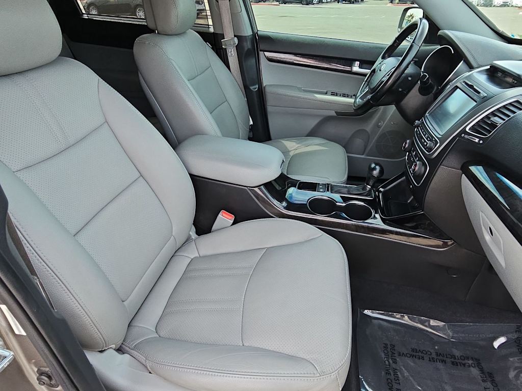 2015 Kia Sorento SX 11