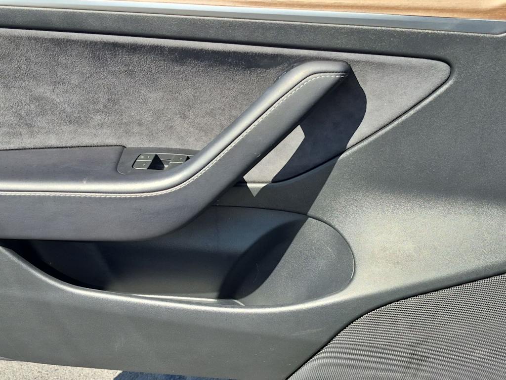 Thumbnail: 2023 Tesla Model 3 - 27