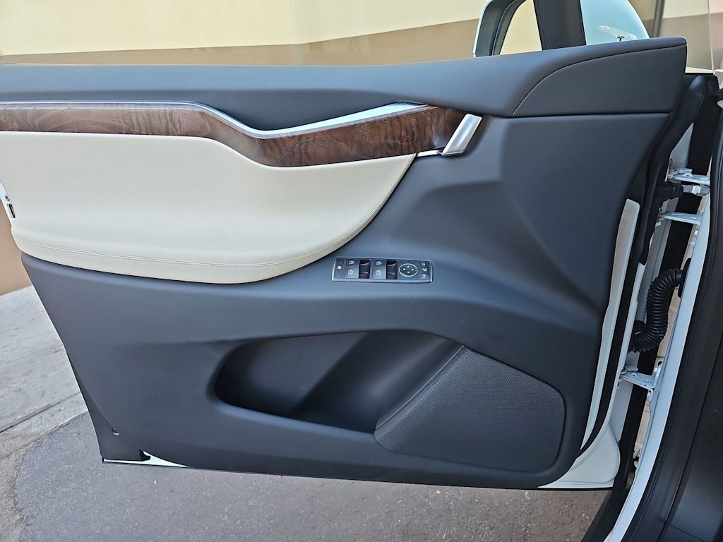 Thumbnail: 2018 Tesla Model X - 27